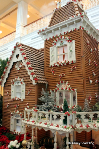 Grand-Floridian-gingerbread-house-front.jpg