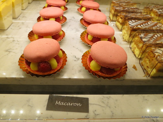 French Raspberry Macarons – Mon Dessert