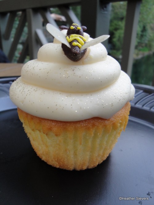 Bumble Bee Cakes, Hungry Happenings, Recipe