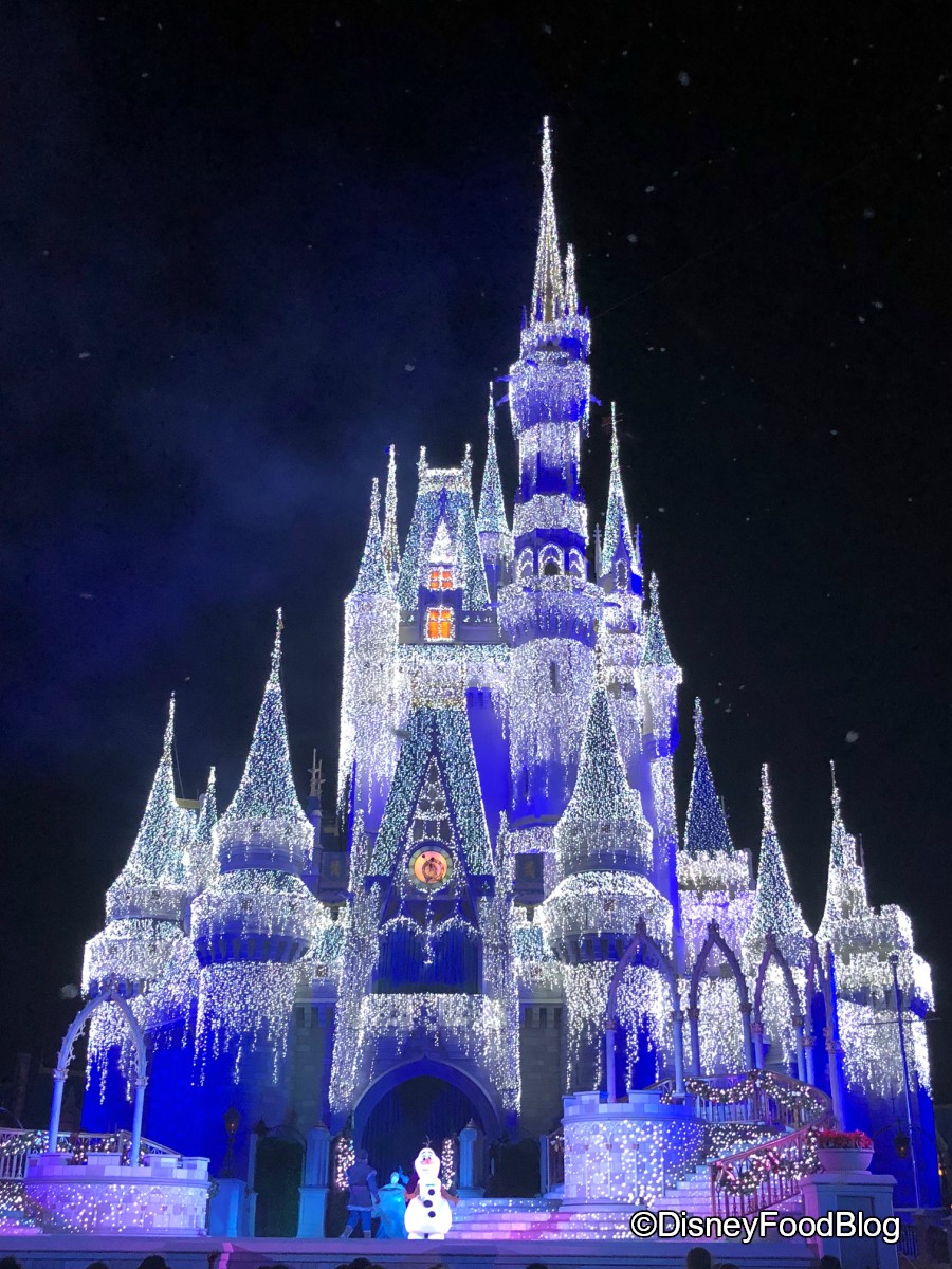 Here S How You Can Watch The First Holiday Castle Lighting In Disney World The Disney Food Blog