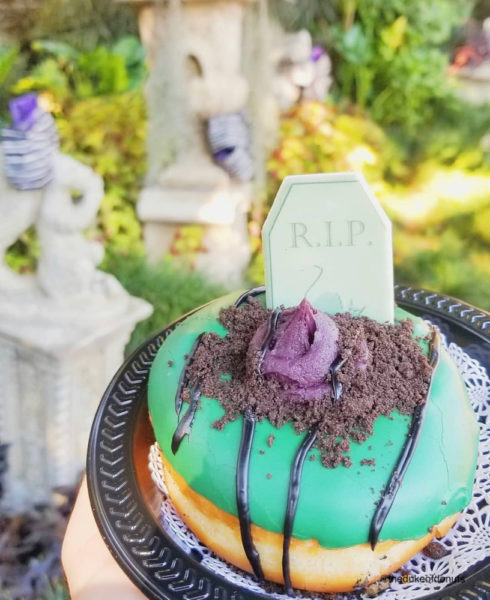 HauntedMansionDonut_DisneylandCoffeeCart