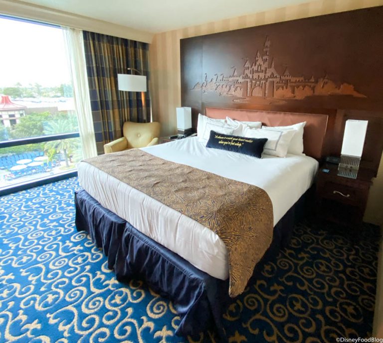 Photos Tour An Updated Room At The Disneyland Hotel Disney By Mark