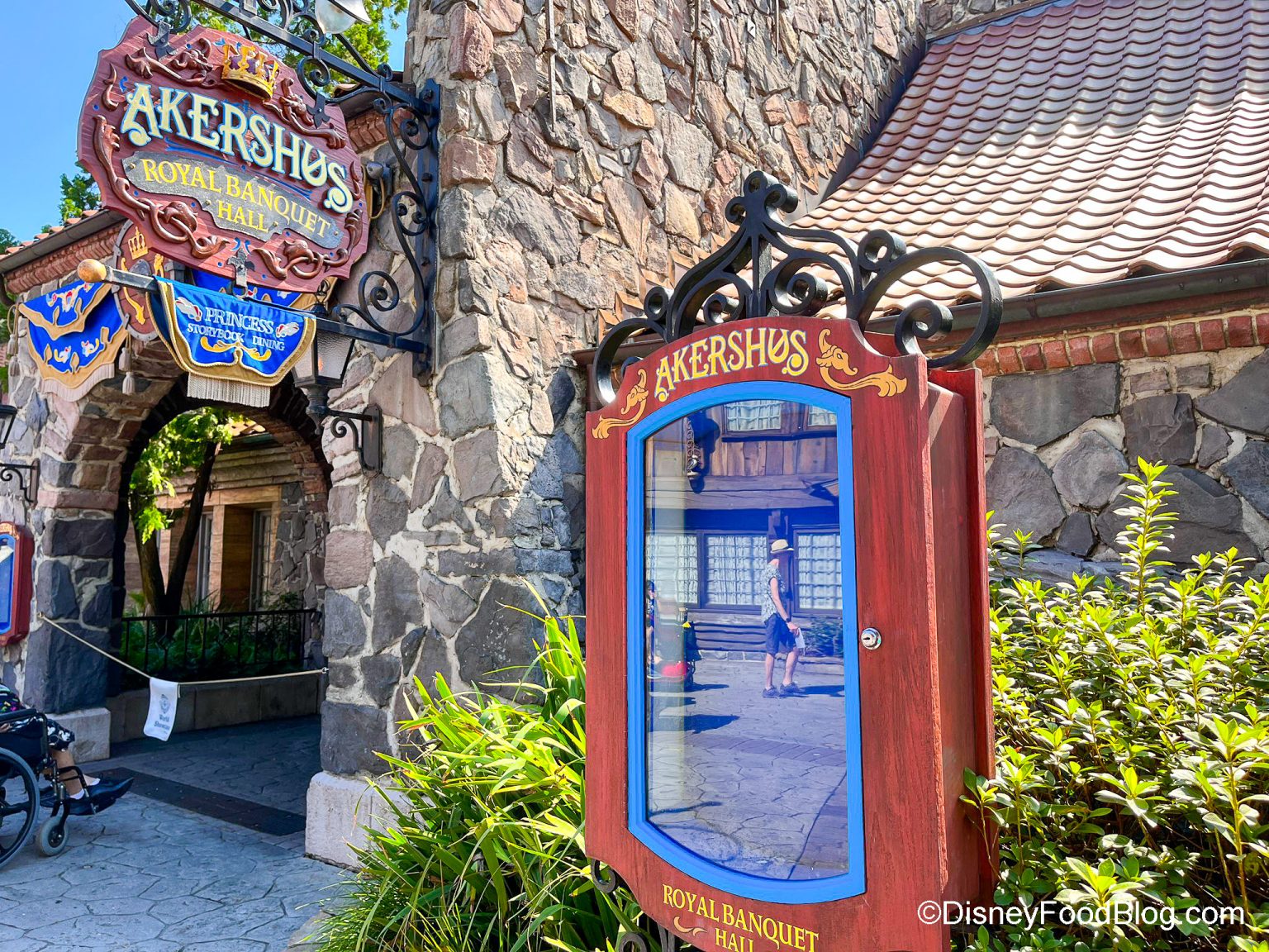 Disney S Akershus Royal Banquet Hall Reopens In Epcot The Disney Food