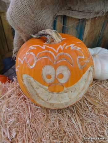 The Incredible Halloween Pumpkin Carvers of Disneyland! | the disney ...