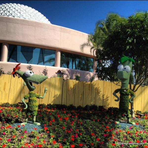 Phineas-and-Ferb-at-Flower-and-Garden-Fe