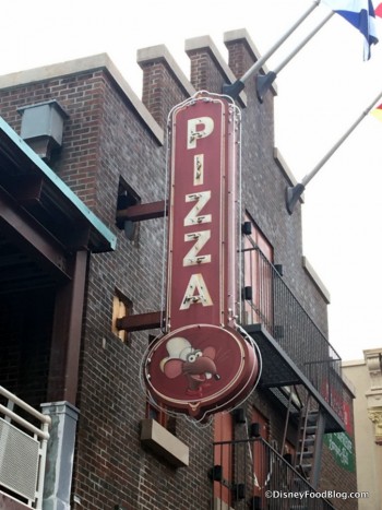 First Look and Review! PizzeRizzo Now Open in Disney's Hollywood ...