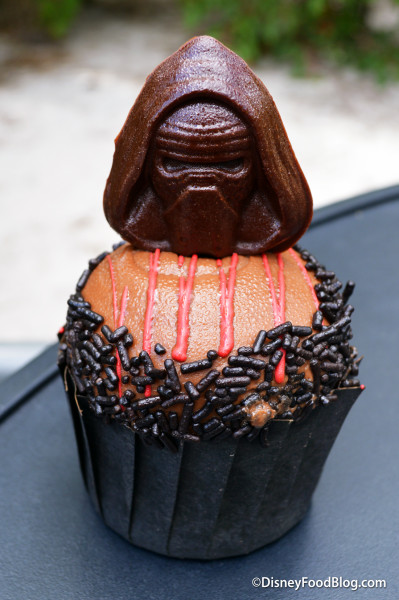 Kylo Ren Cupcake