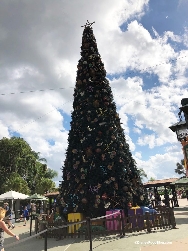 What's New in Animal Kingdom: ALL the Christmas Decorations, Menu ...