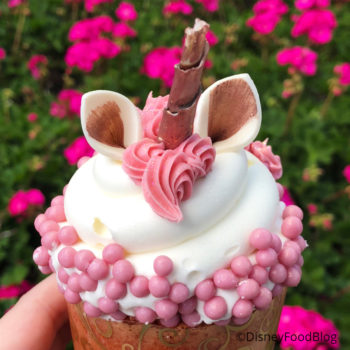 Wanna See Our 25 FAVORITE Disney Cupcakes this Year? | the disney food blog