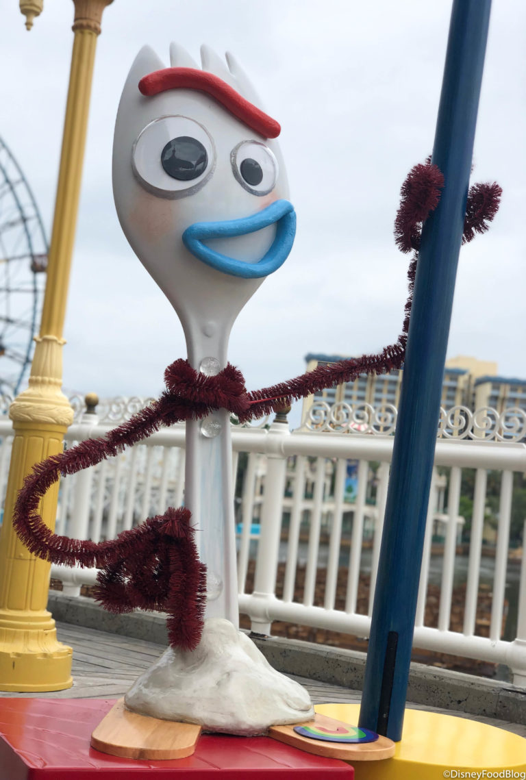 Perfect Forky Photo Opps Now In Disney World and Disneyland