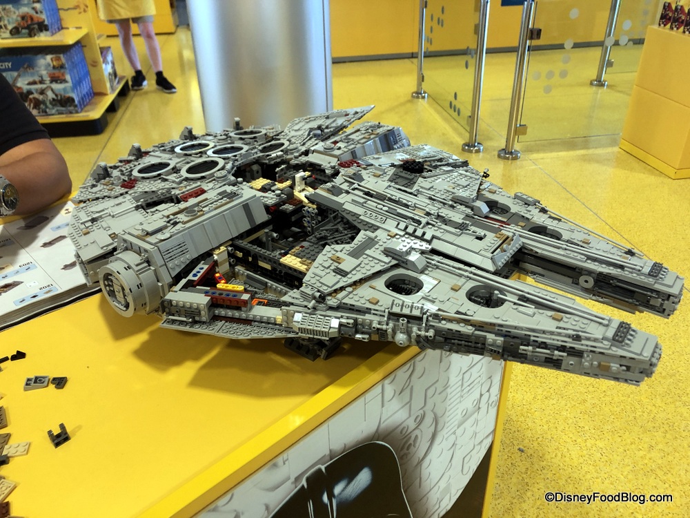 kruipen perspectief intellectueel Photos! Check Out These Amazing 'Star Wars' and 'Frozen' LEGO Creations in  Disney World! | the disney food blog