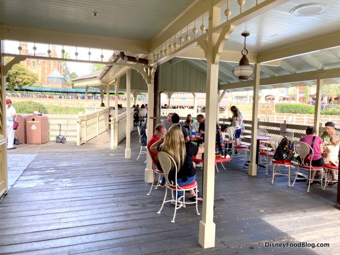 tom-sawyer-island-aunt-pollys-root-beer-