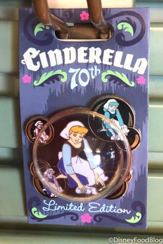 Here's What's Happening With Disney World Pin Trading Right Now. | the ...