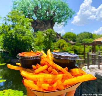 How Much Would It Cost You to Eat the 20 BEST Snacks in Disney World ...