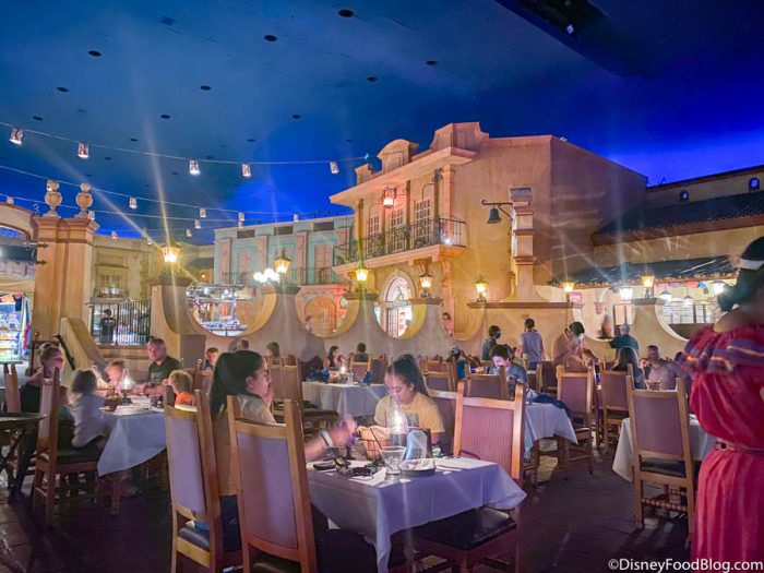 How To Get The BEST (And AVOID The Worst) Restaurant Tables in Disney World