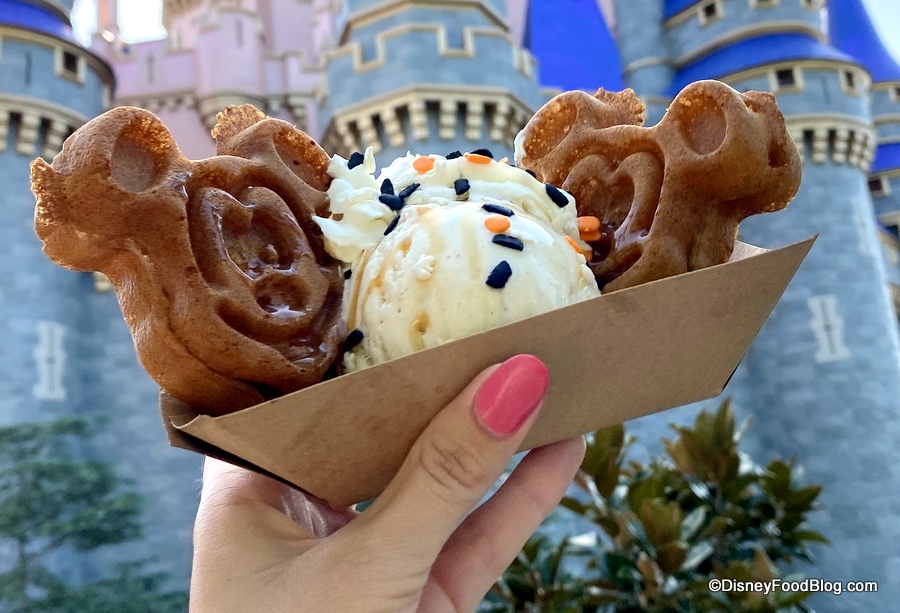 https://www.disneyfoodblog.com/wp-content/uploads/2020/09/magic-kingdom-sleepy-hollow-refreshments-pumpkin-spiced-mickey-waffle-sundae-september-2020-4.jpg