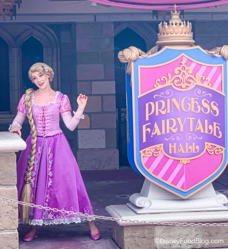 Photos And Video Rapunzel Is Meeting And Greeting Safely In A New