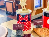 These White Chocolate Figures in Disney World Are Too Cute to Eat ...