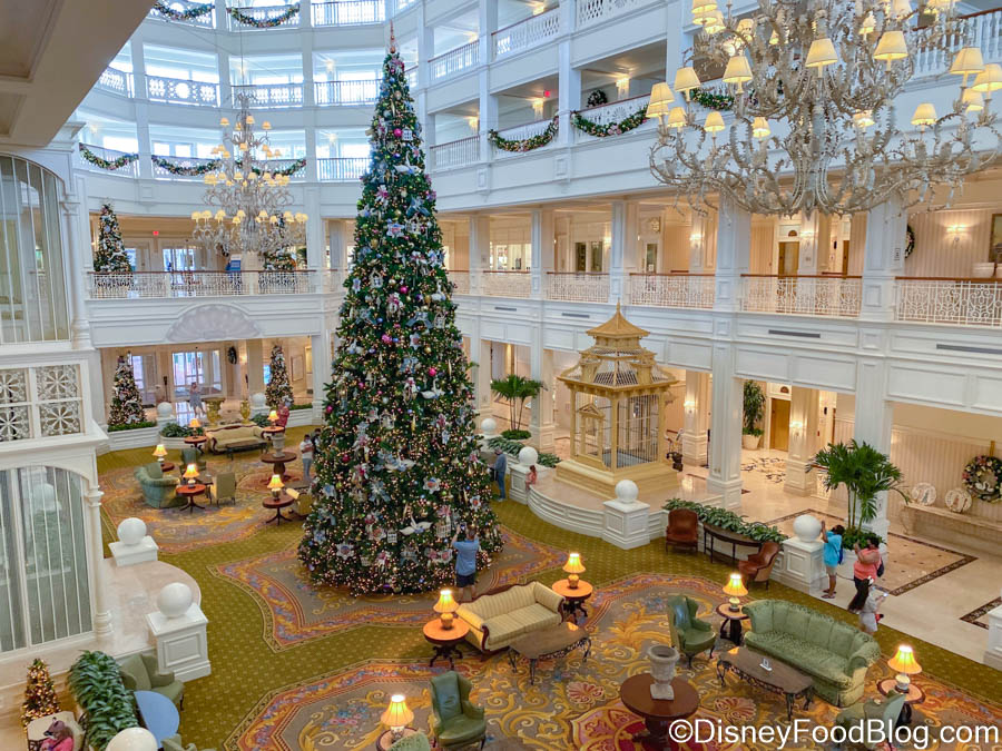 https://www.disneyfoodblog.com/wp-content/uploads/2020/11/wdw-2020-grand-floridian-resort-christmas-decorations-holiday-tree-wreath-garland-lobby-25.jpg