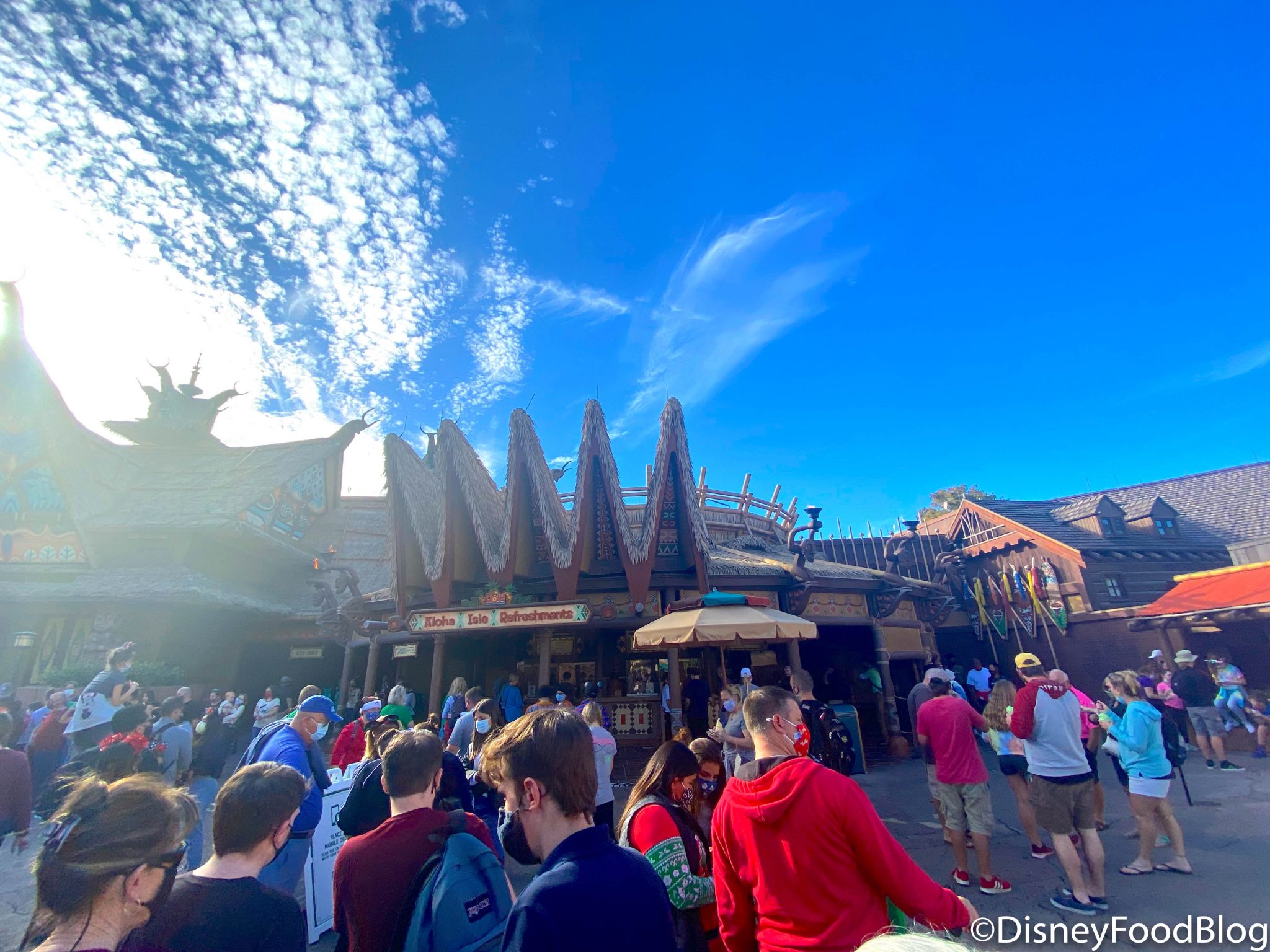 What's New in Magic Kingdom: Holiday Crowds and the RETURN of a Fan