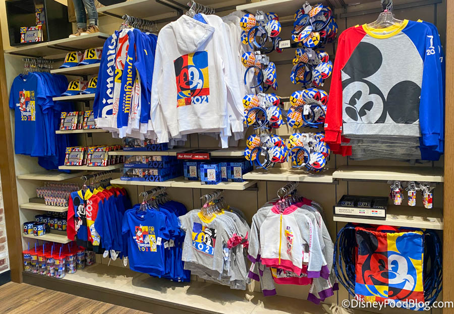 entiteit Zonder twijfel Frank Worthley What's New at Downtown Disney: TONS of 2021 Merch and a 'Star Wars'  Shopping Event! | the disney food blog