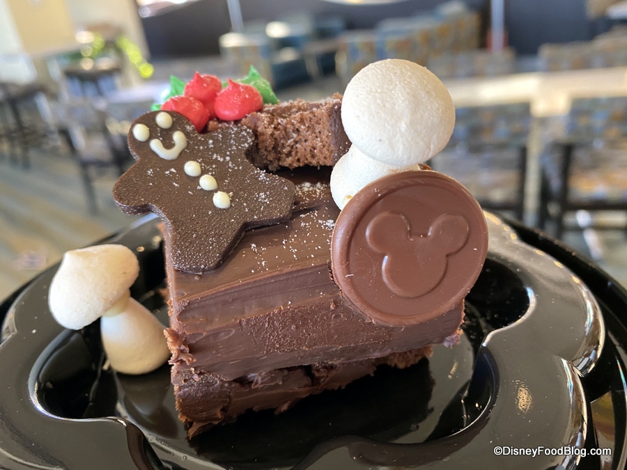 Review A New Twist On A Traditional Yule Log In Disney World The Disney Food Blog 6025