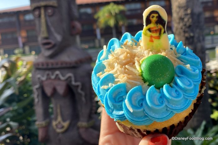 Review Moana S Very Own Character Cupcake In Disney World The Disney Food Blog