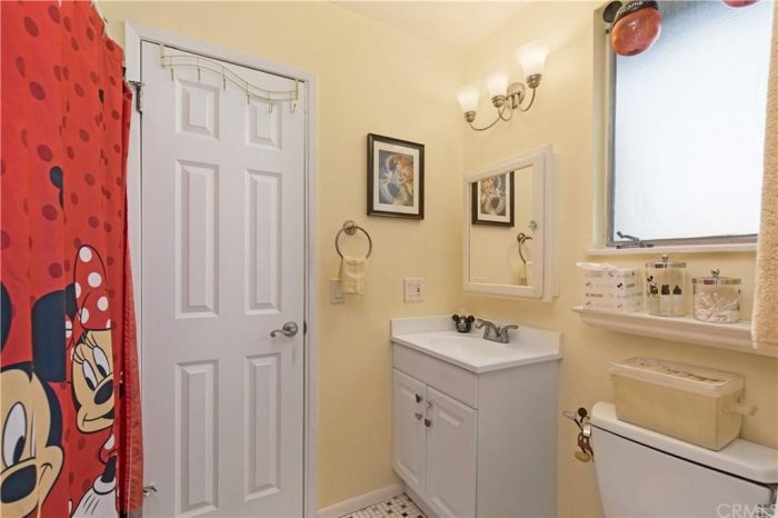 https://www.disneyfoodblog.com/wp-content/uploads/2021/02/2021-disney-themed-house-anaheim-california-for-sale-bathroom-700x466.jpg