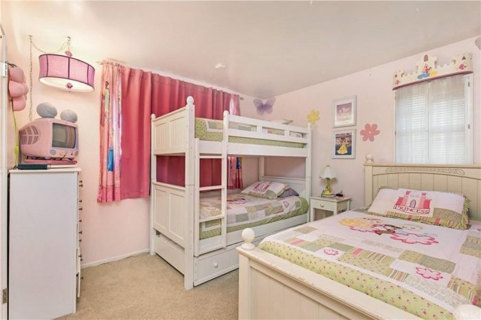 https://www.disneyfoodblog.com/wp-content/uploads/2021/02/2021-disney-themed-house-anaheim-california-for-sale-princess-room-700x466.jpg