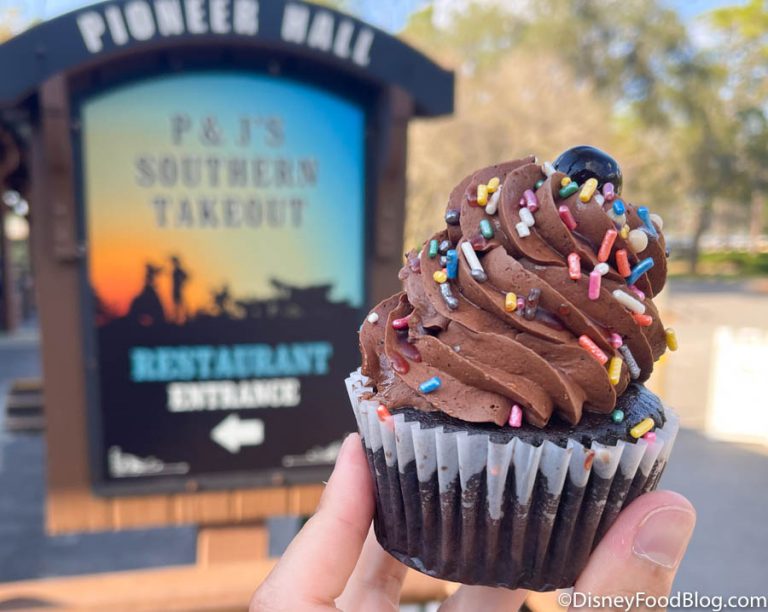 Frosting Fans, We Found the Disney Cupcake For You! | the disney food blog