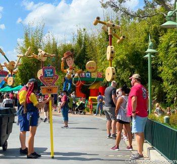 OK, We Need to Talk About the Christmas Treat STILL in Disney World ...