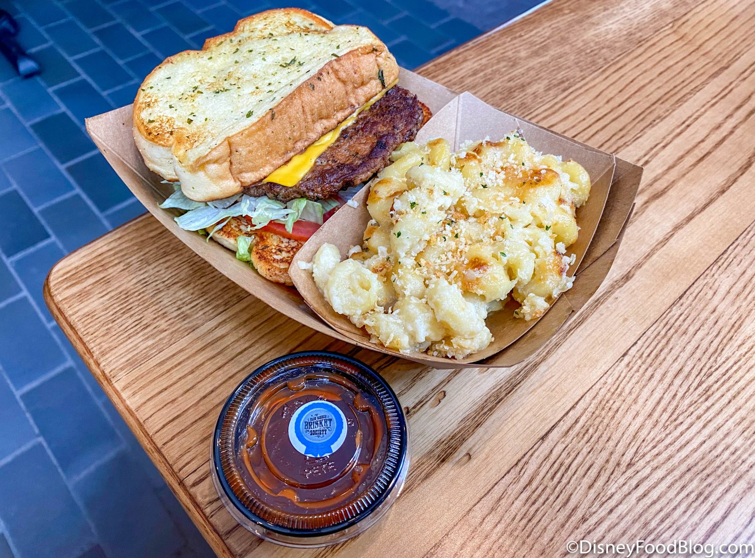 How to Hack a MAC and CHEESE Burger in Disney World | the disney food blog