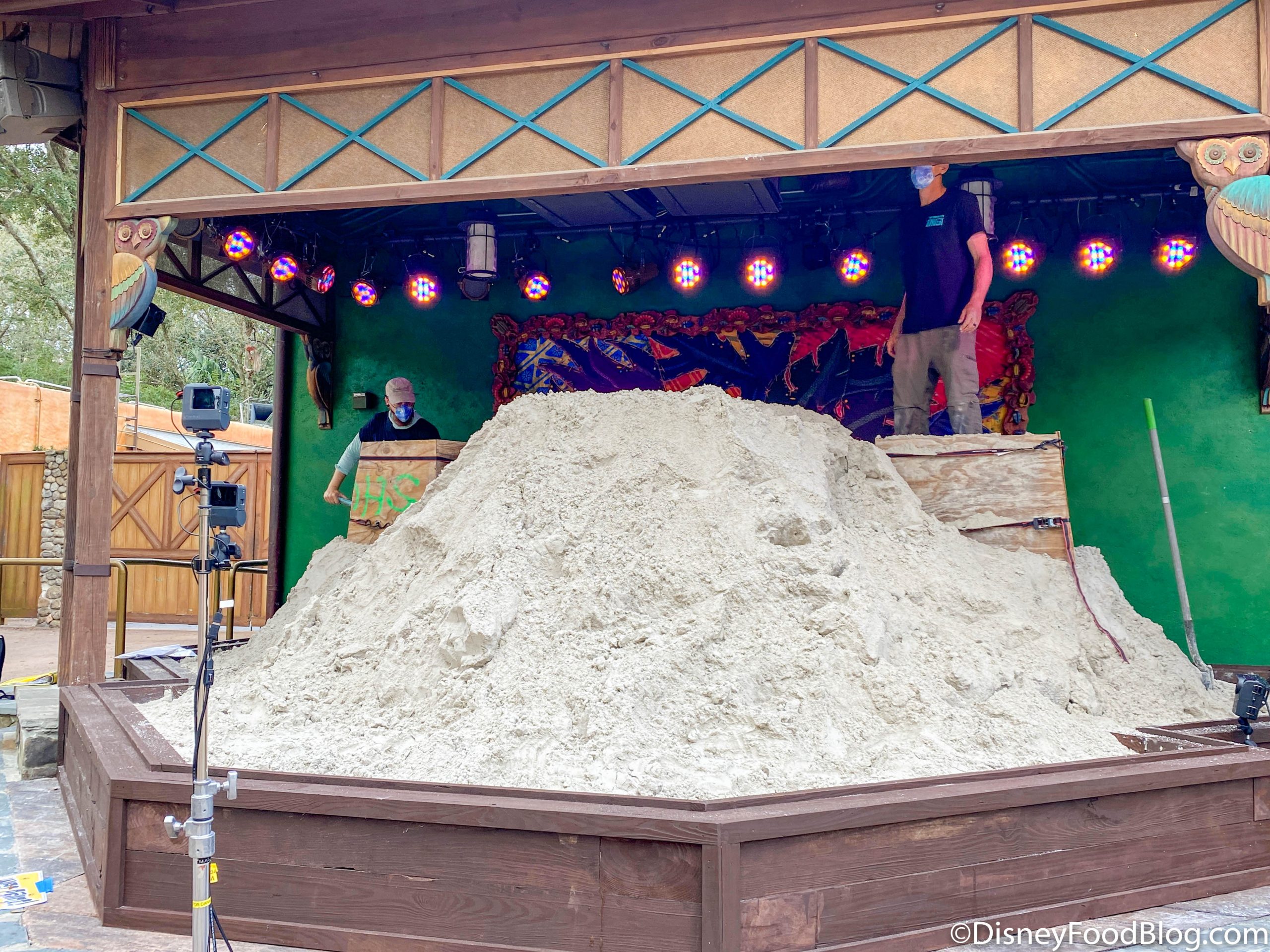 PHOTOS: 40 Tons of Sand Have Transformed Into a Masterpiece in Disney  World! 