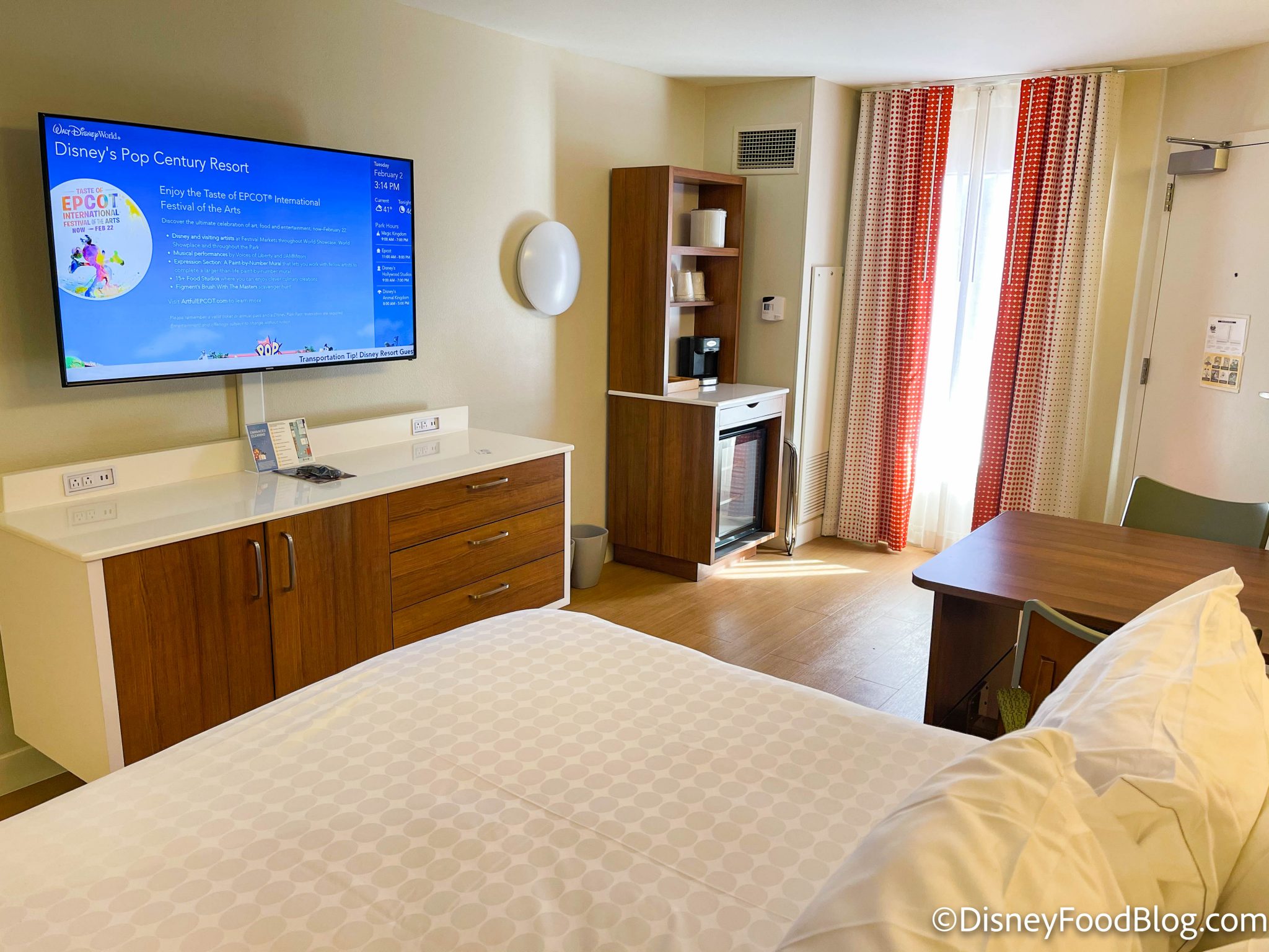 photos-disney-s-pop-century-resort-standard-room-tour-the-disney