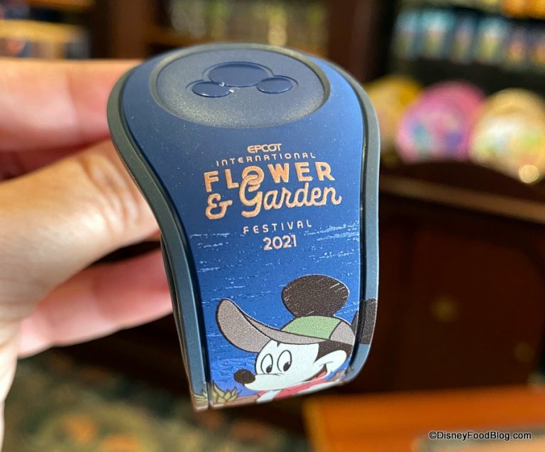 PHOTOS NEW Mickey Mouse Annual Passholder Exclusive MagicBand the