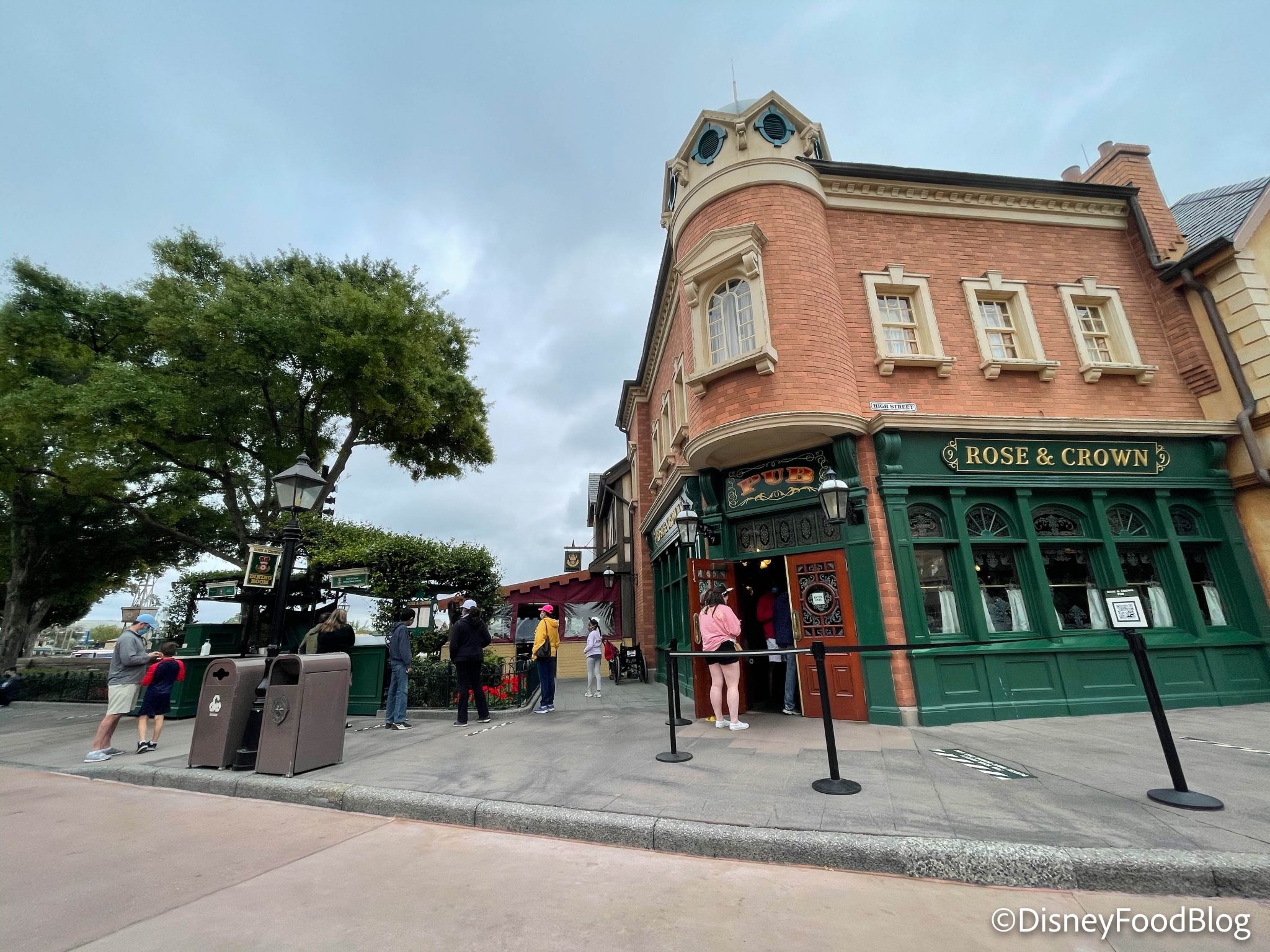 PHOTOS: First Look At A REOPENED Rose & Crown Dining Room In Disney ...