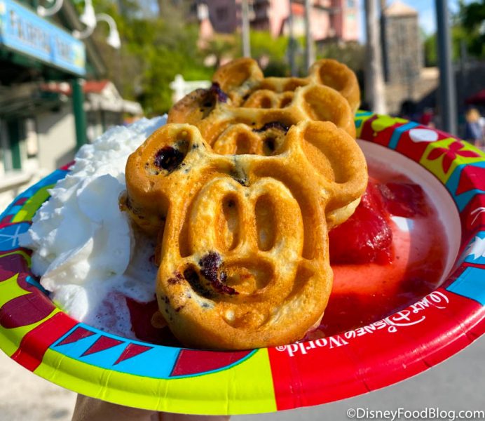 https://www.disneyfoodblog.com/wp-content/uploads/2021/03/2021-wdw-hollywood-studios-sunset-blvd-hollywood-scoops-blueberry-mickey-waffles-5-692x600.jpg