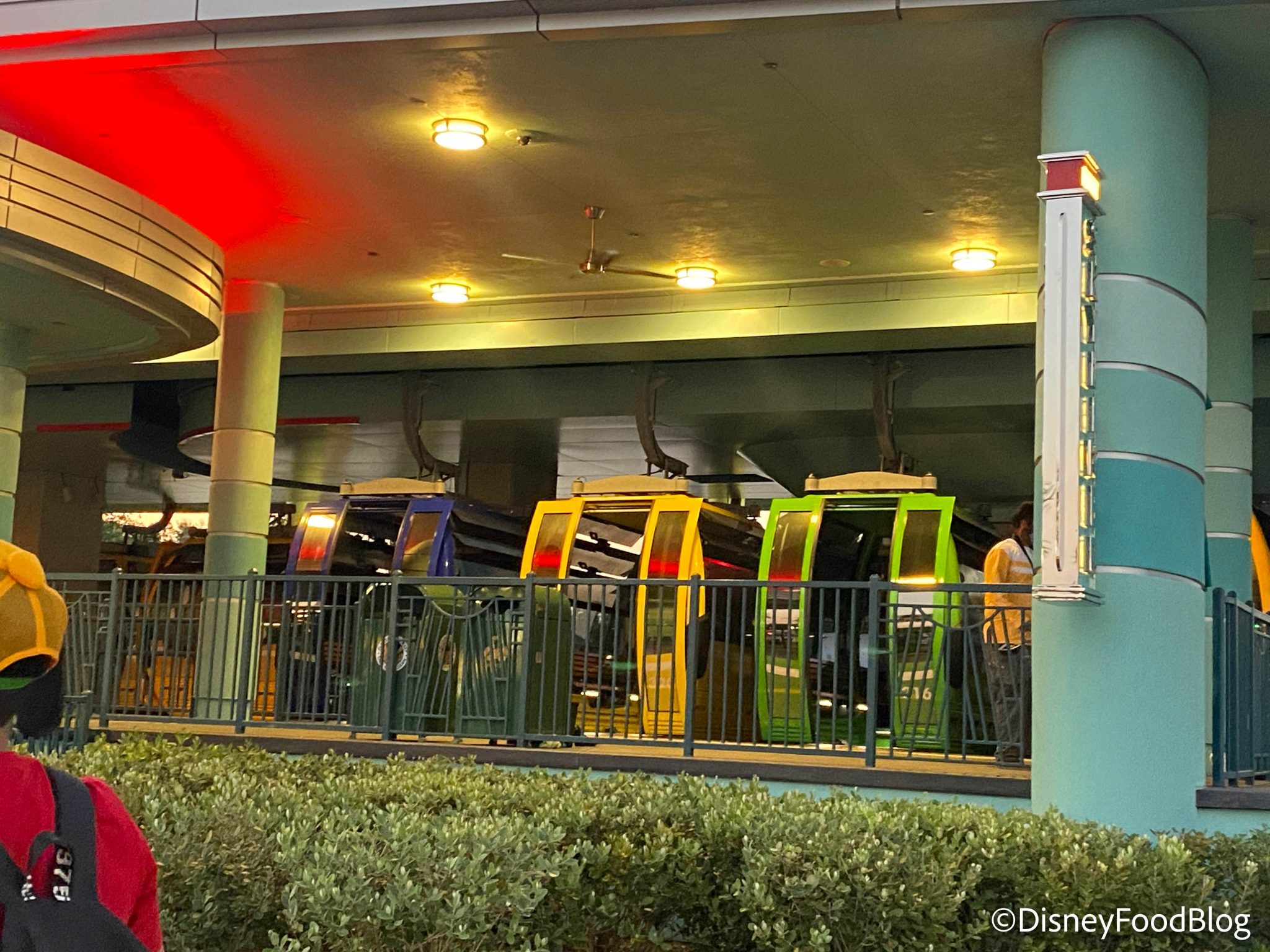 PHOTOS & VIDEOS Everything We Know About the Skyliner Crash in Disney