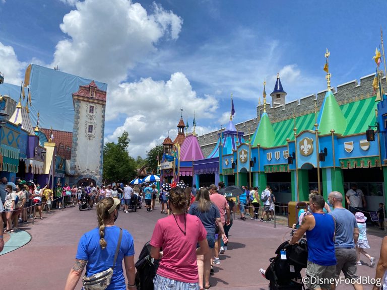 PHOTOS: Here's What Social Distancing Looks Like in Disney World Right ...