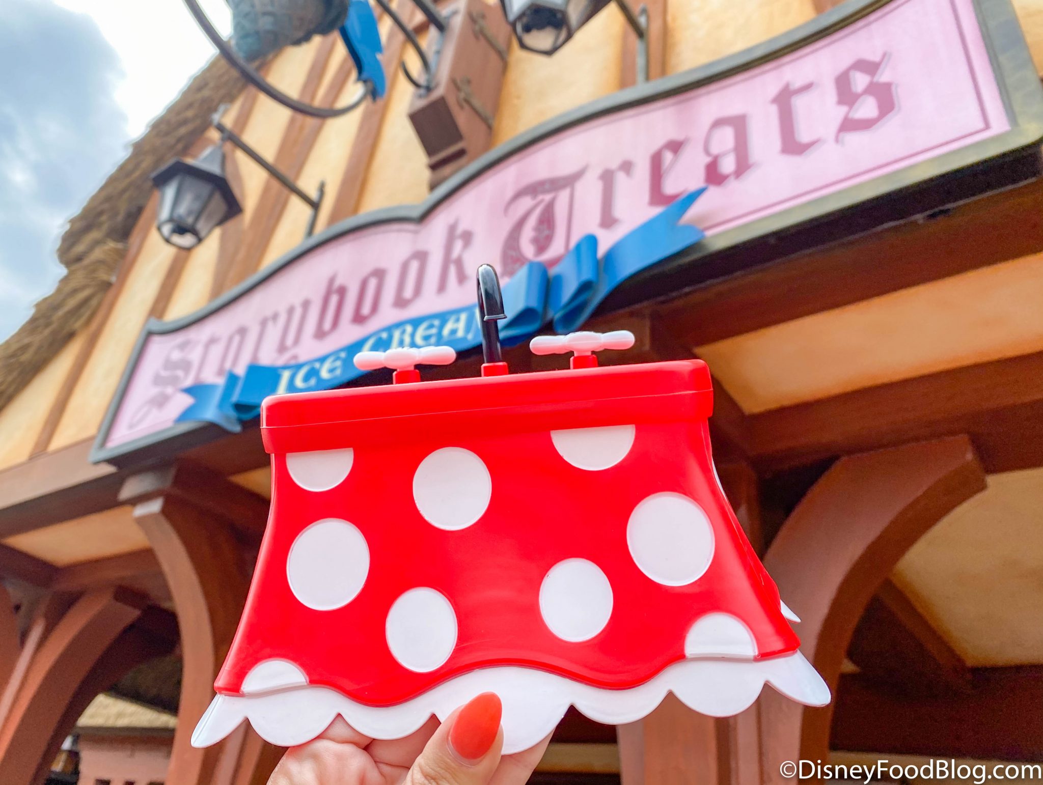 Mini Kitchen Sinks Are BACK In Magic Kingdom But Prepare To Be   2021 Wdw Walt Disney World Magic Kingdom Fantasyland Storybook Treats Minnie Kitchen Sink With Hot Fudge Sundae Snack Food Ice Cream 2 2048x1542 