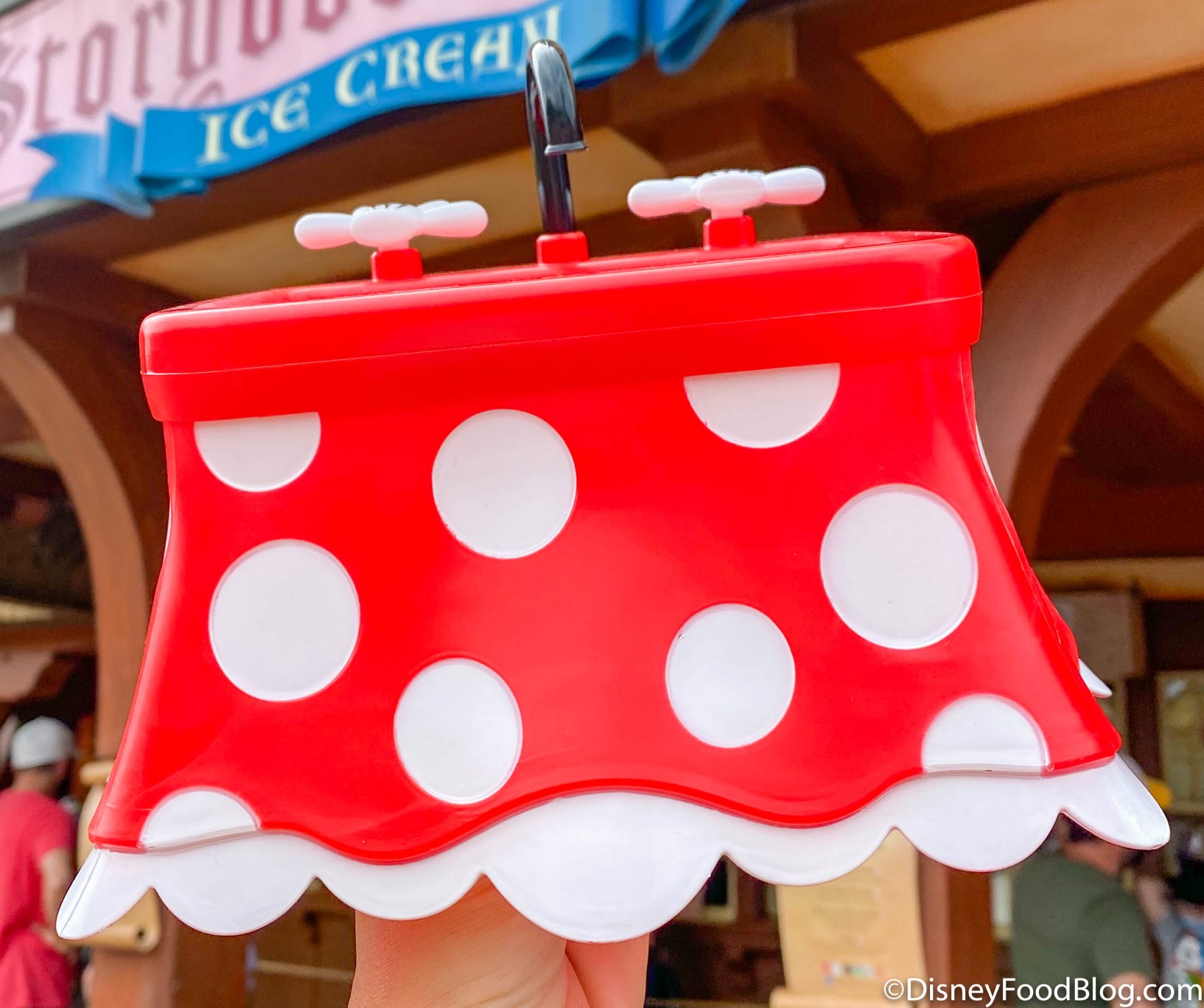 Mini Kitchen Sinks Are BACK In Magic Kingdom But Prepare To Be   2021 Wdw Walt Disney World Magic Kingdom Fantasyland Storybook Treats Minnie Kitchen Sink With Hot Fudge Sundae Snack Food Ice Cream 5 2048x1714 