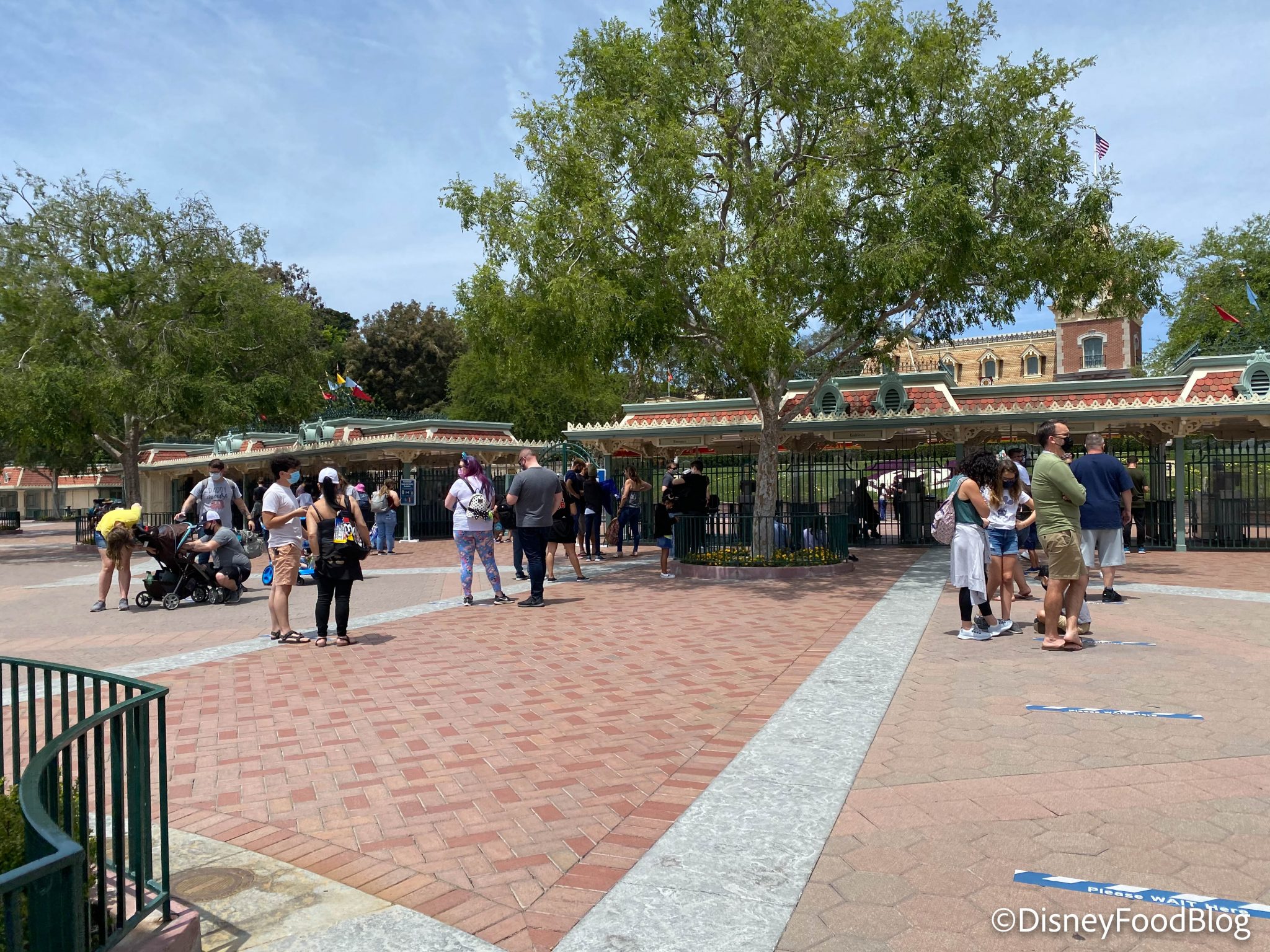 News: Timeframe Announced For The Return Of Parking Trams To Disneyland 