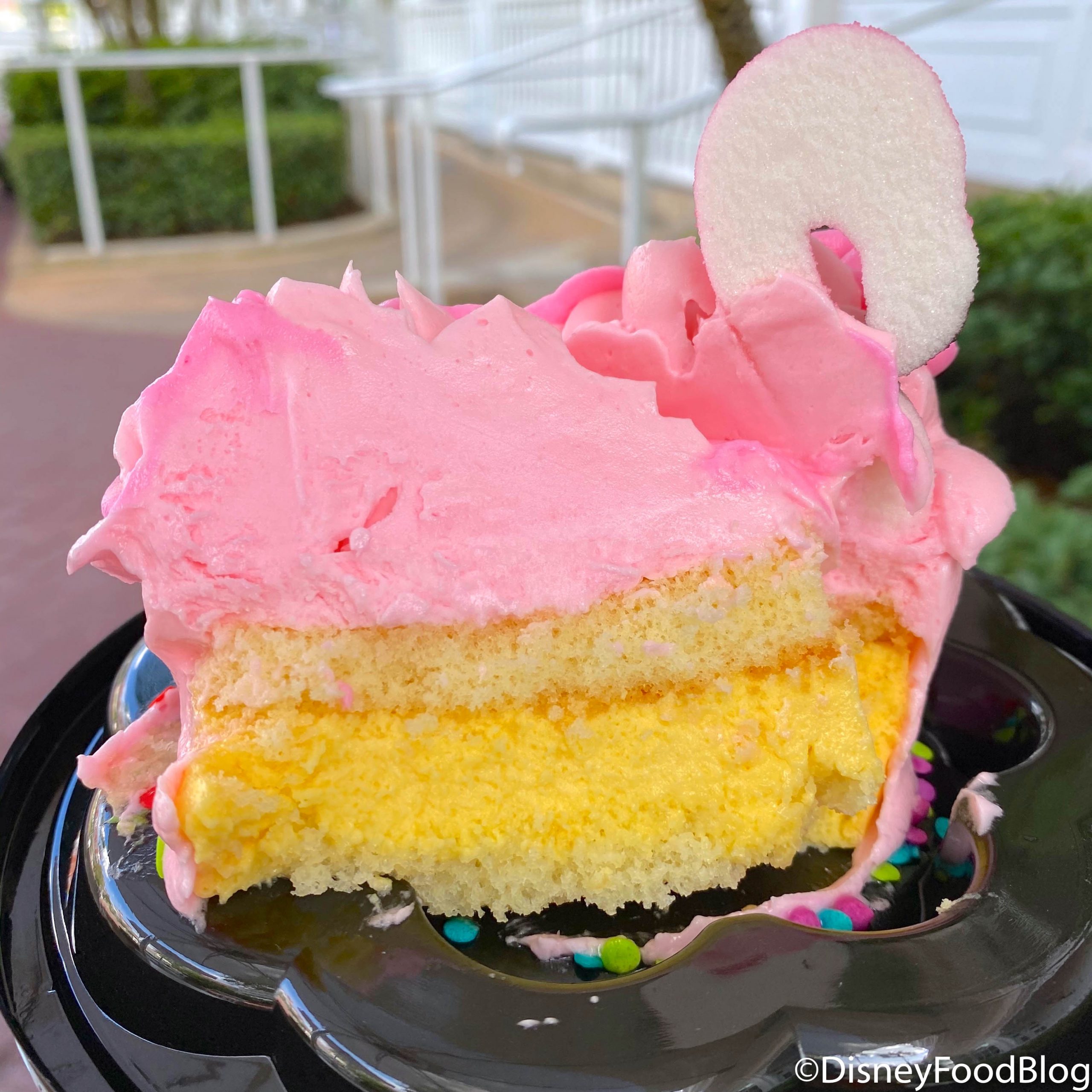 Review Disney World S New Flamingo Treat Is For Mega Frosting Fans The Disney Food Blog