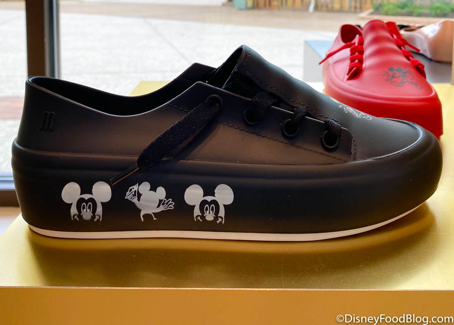 What Shoes Should You Wear in Disney World? Our Readers Share Their  Thoughts!
