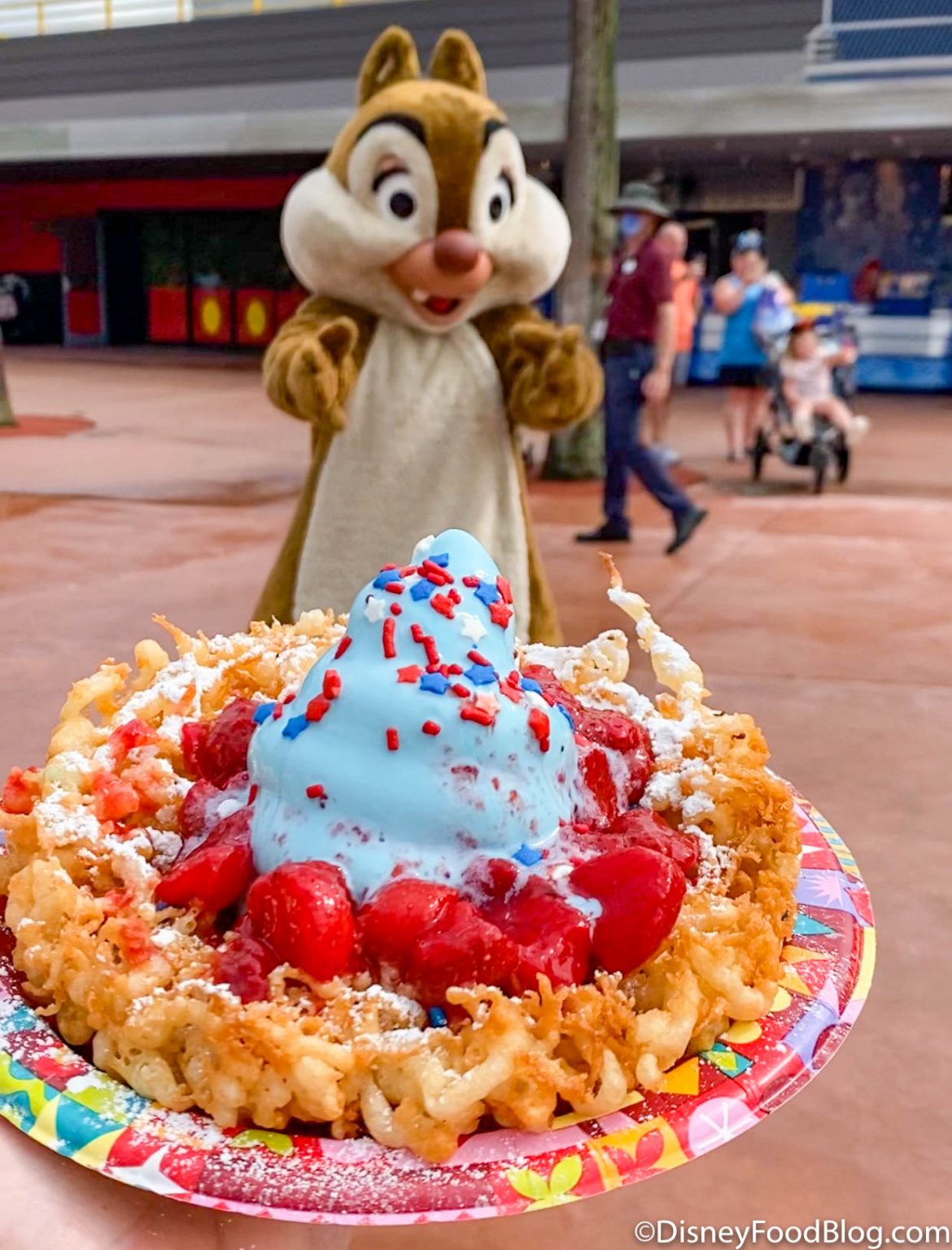 PHOTOS: The Funnel Cake Everyone Will Ask You About in Disney World ...