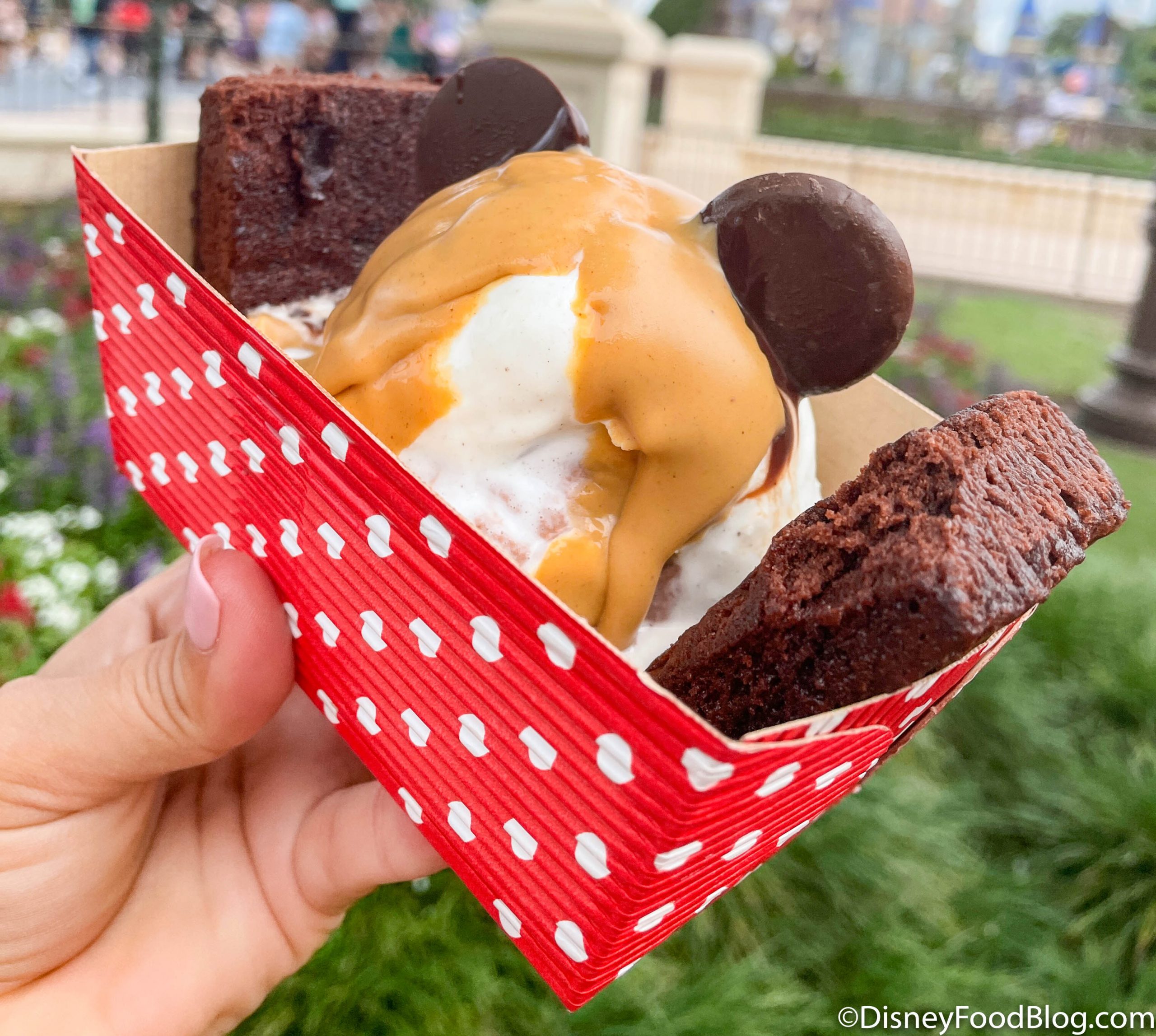 FIRST LOOK at the Reopened Plaza Ice Cream Parlor in Magic Kingdom!