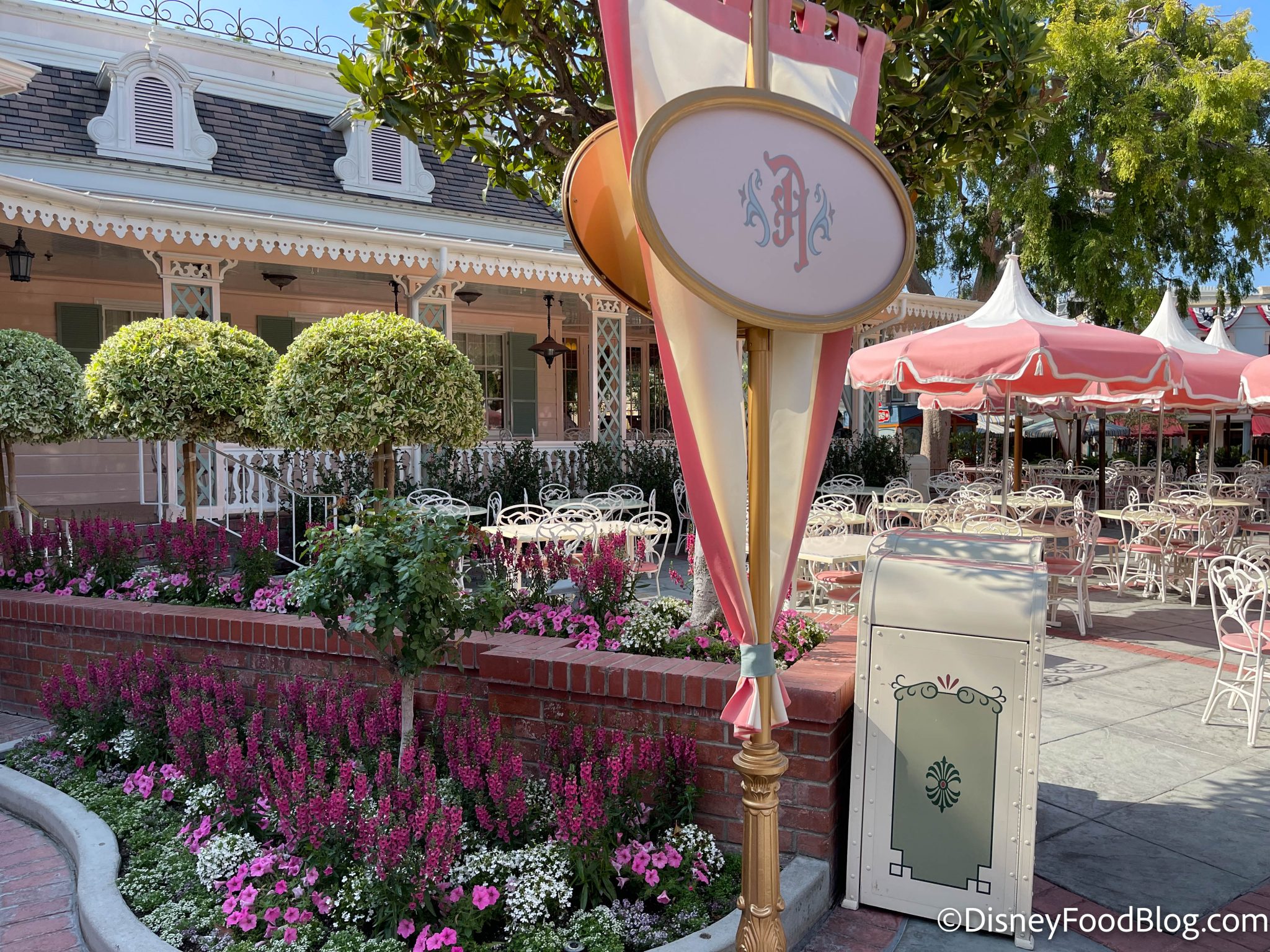 FIRST LOOK at a Reopened Plaza Inn Character Breakfast in Disneyland ...