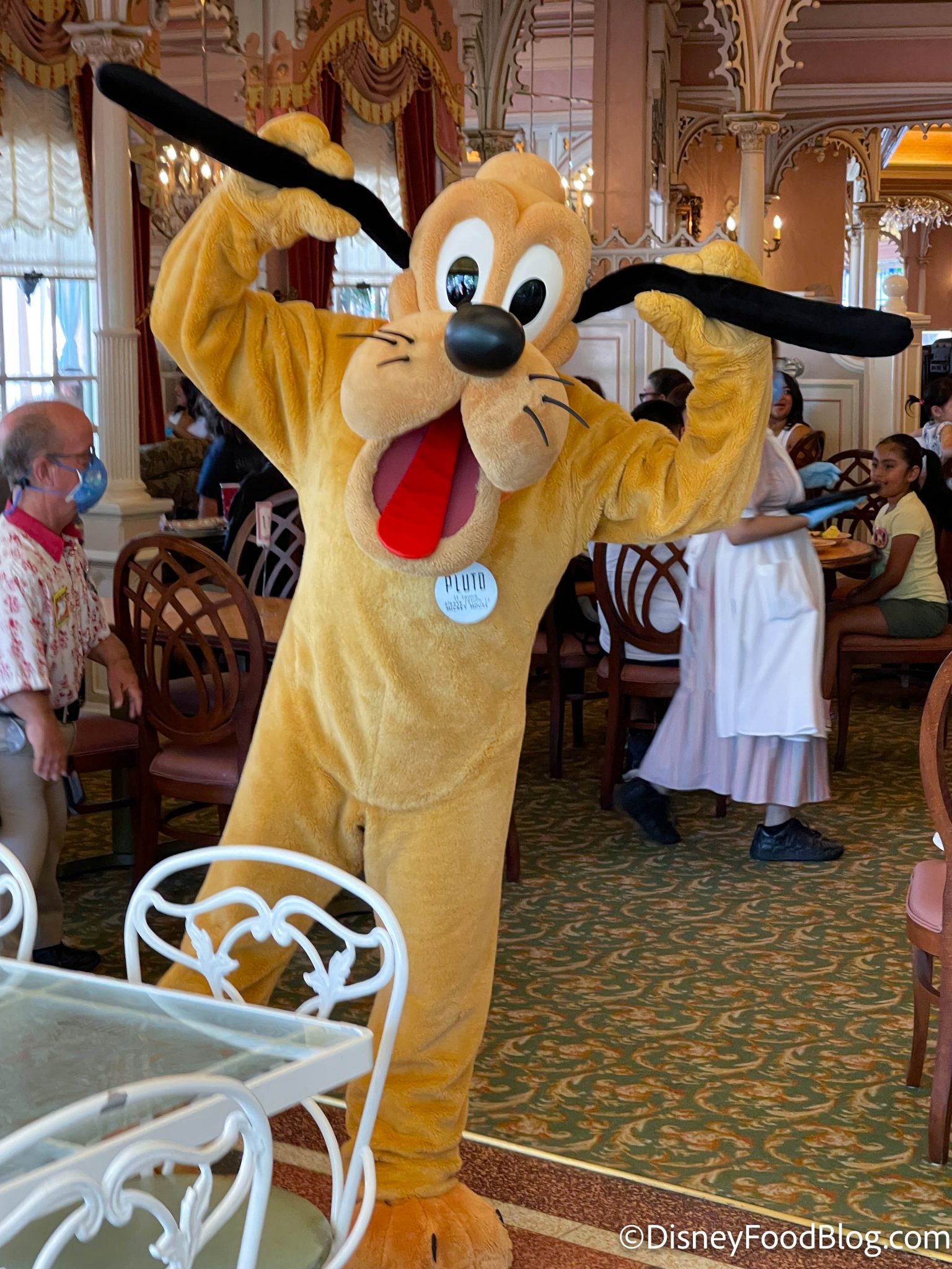 FIRST LOOK at a Reopened Plaza Inn Character Breakfast in Disneyland ...