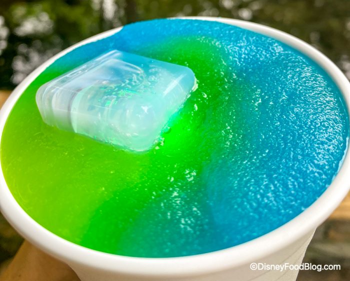 https://www.disneyfoodblog.com/wp-content/uploads/2021/08/2021-wdw-disneys-animal-kingdom-discovery-island-flame-tree-barbecue-tropical-breeze-slushy-8-700x562.jpg