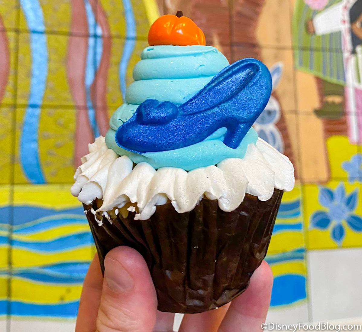 https://www.disneyfoodblog.com/wp-content/uploads/2021/08/2021-wdw-walt-disney-world-disneys-contemporary-resort-contempo-cafe-cinderella-cupcake-vanilla-filling-10.jpg